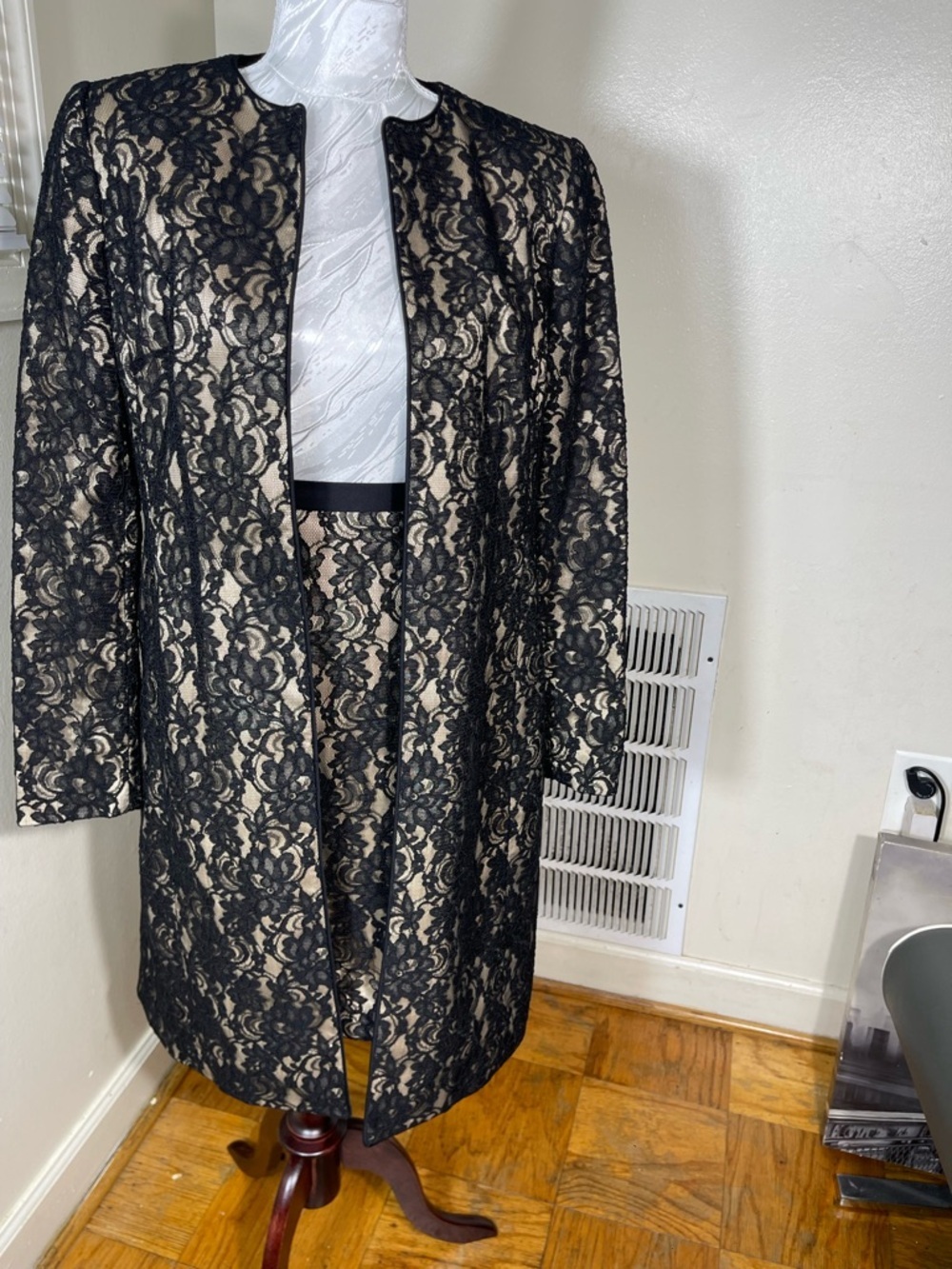 Black Lace Long-Sleeve Sheath jacket coat  with Nude Lining  with skirt - Picture 2 of 7